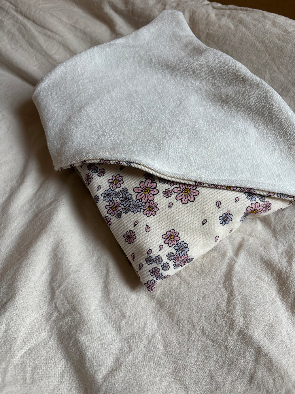 Omslagdoek flowers lila