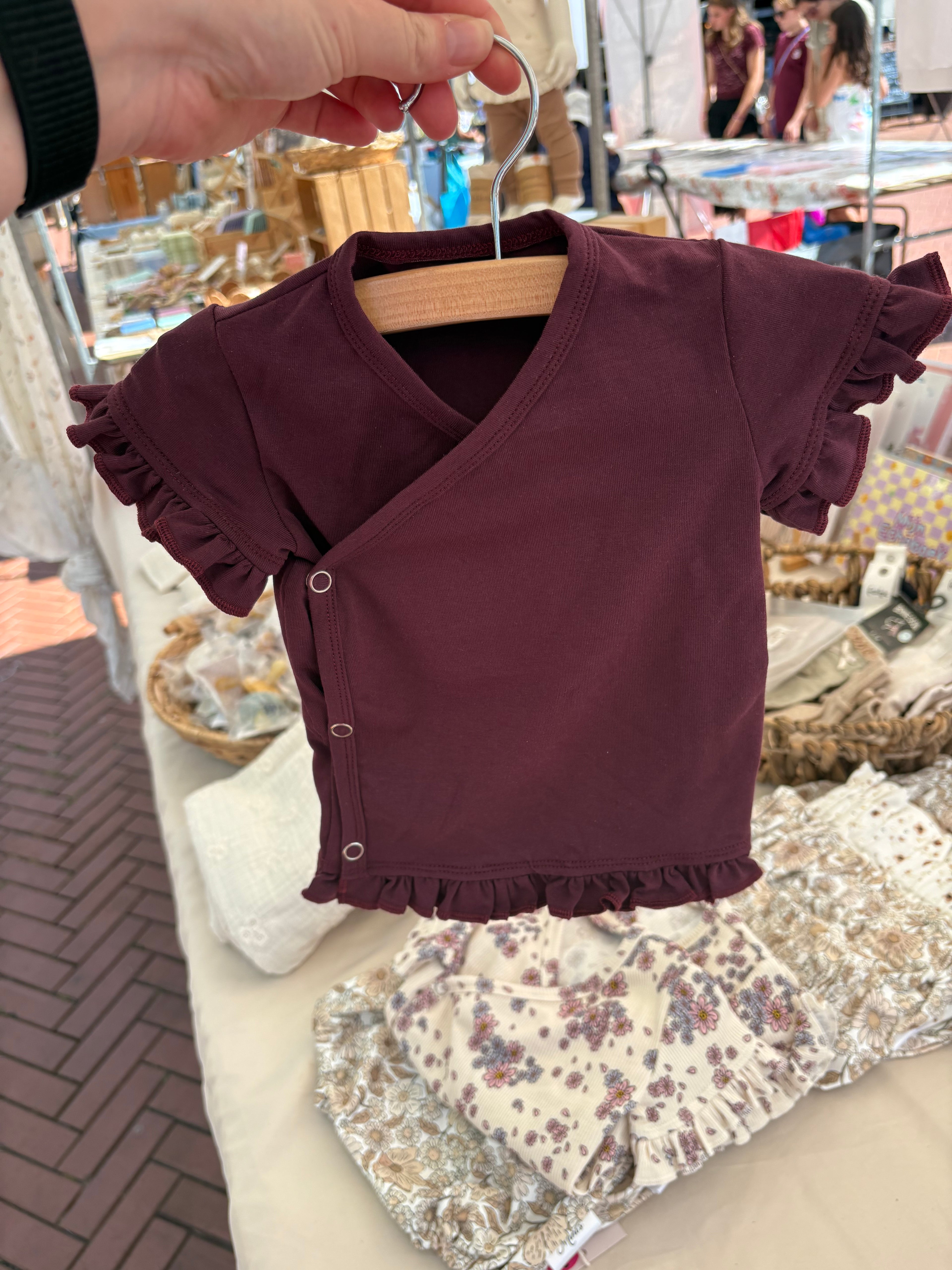 Overslagshirtje ruffle aubergine kort