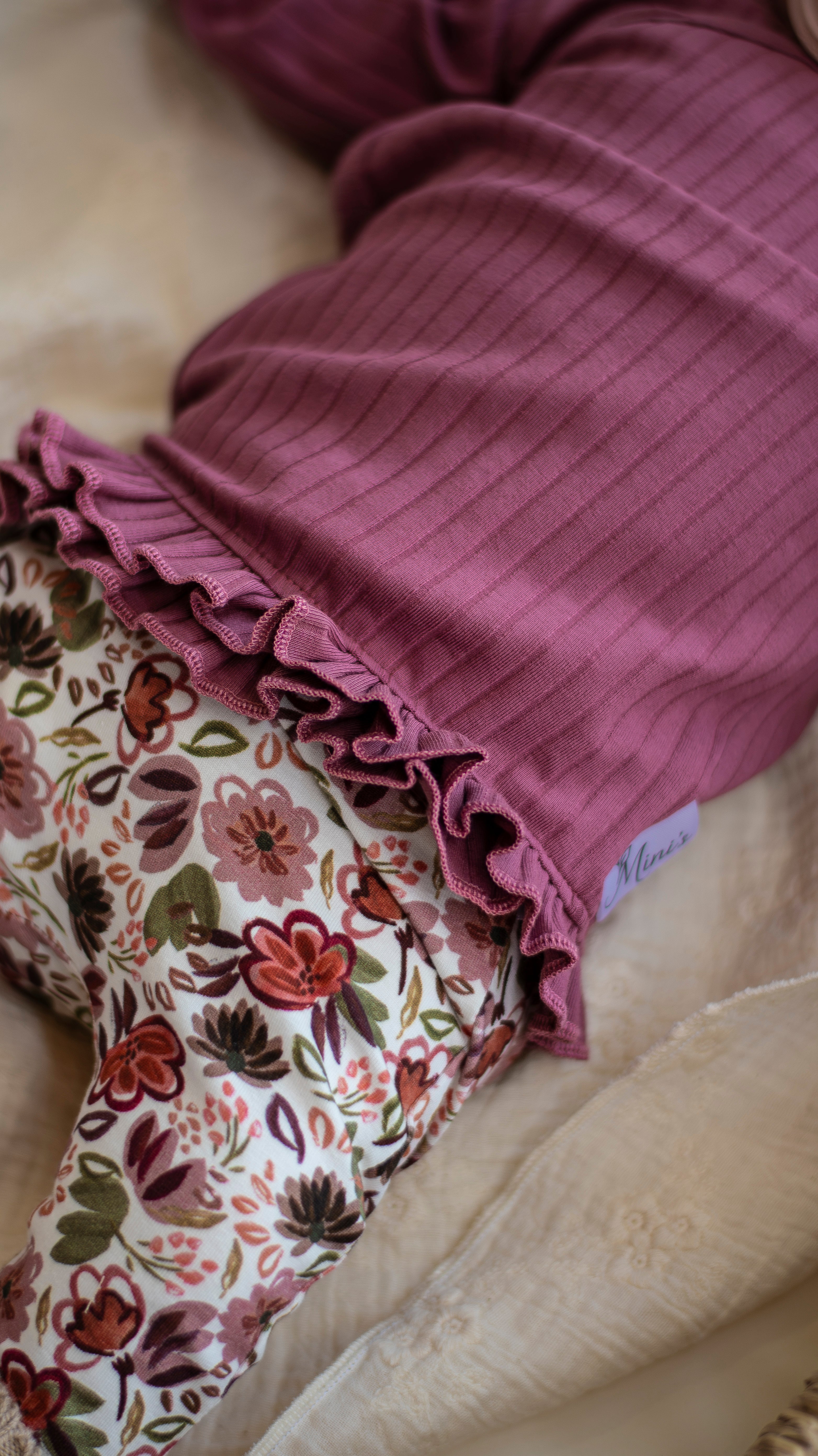 Shirtje framboos ruffle
