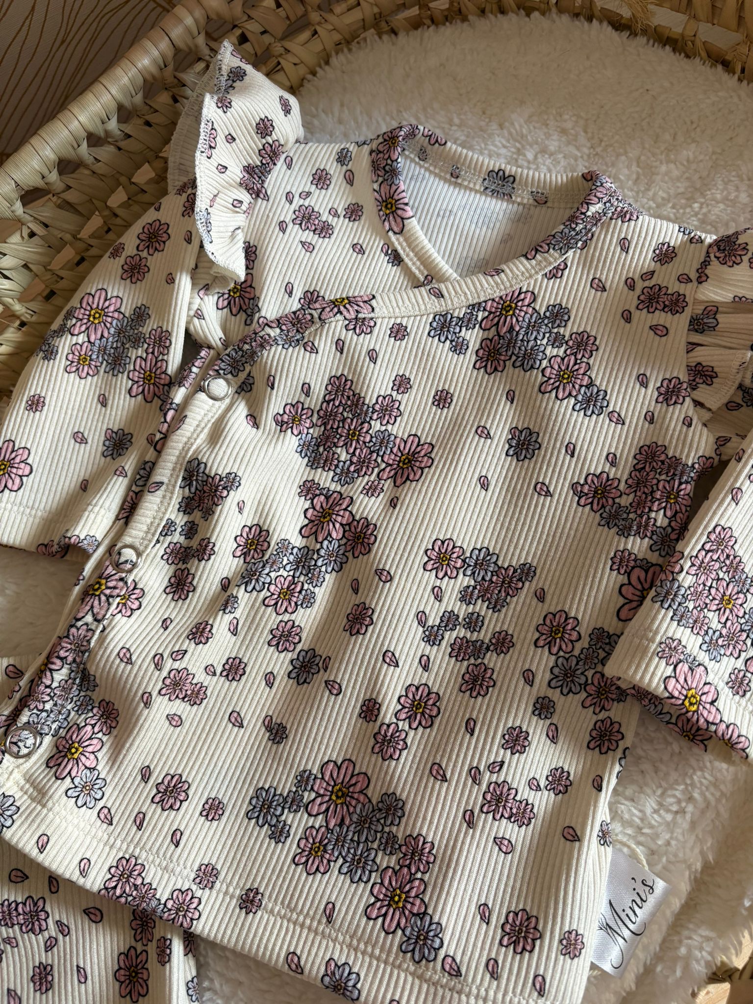 Overslagshirtje ruffle lila bloem