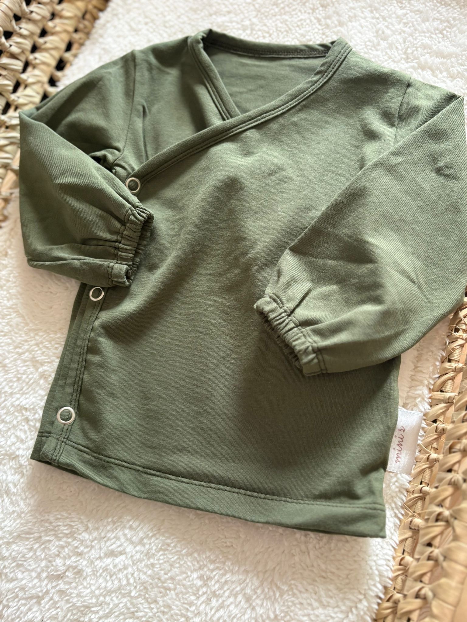 Overslagshirtje mosgroen pofmouw