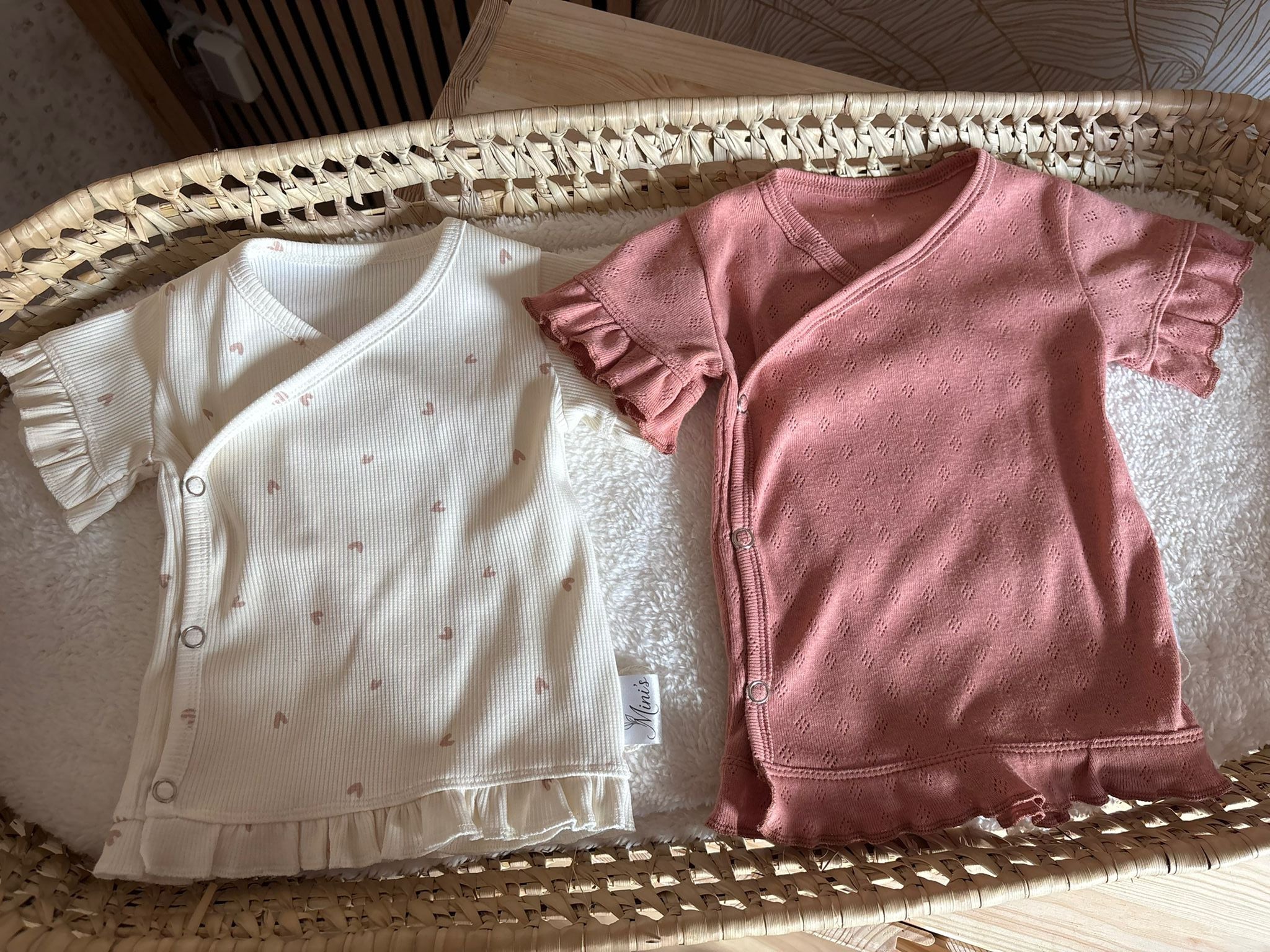 Overslagshirtje ruffle korte mouw