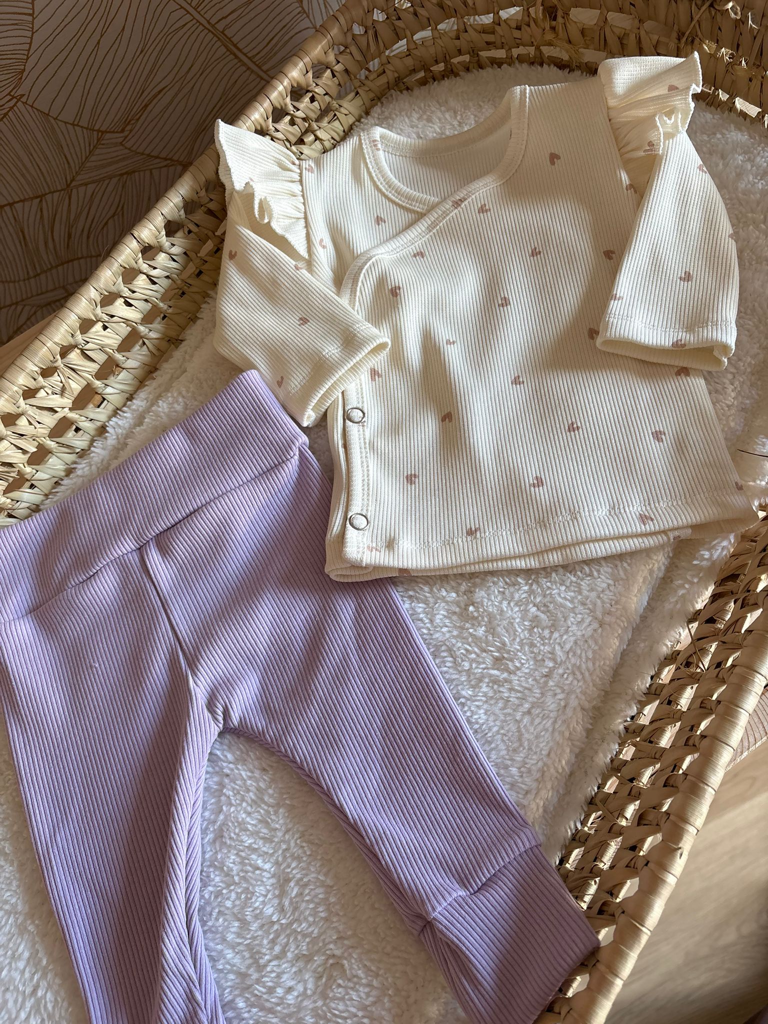 Overslagshirtje ruffle rib hartjes