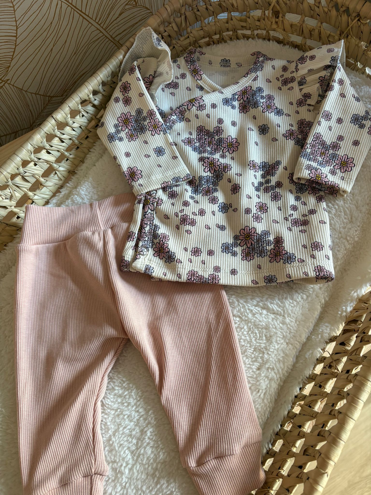 Overslagshirtje ruffle lila bloem