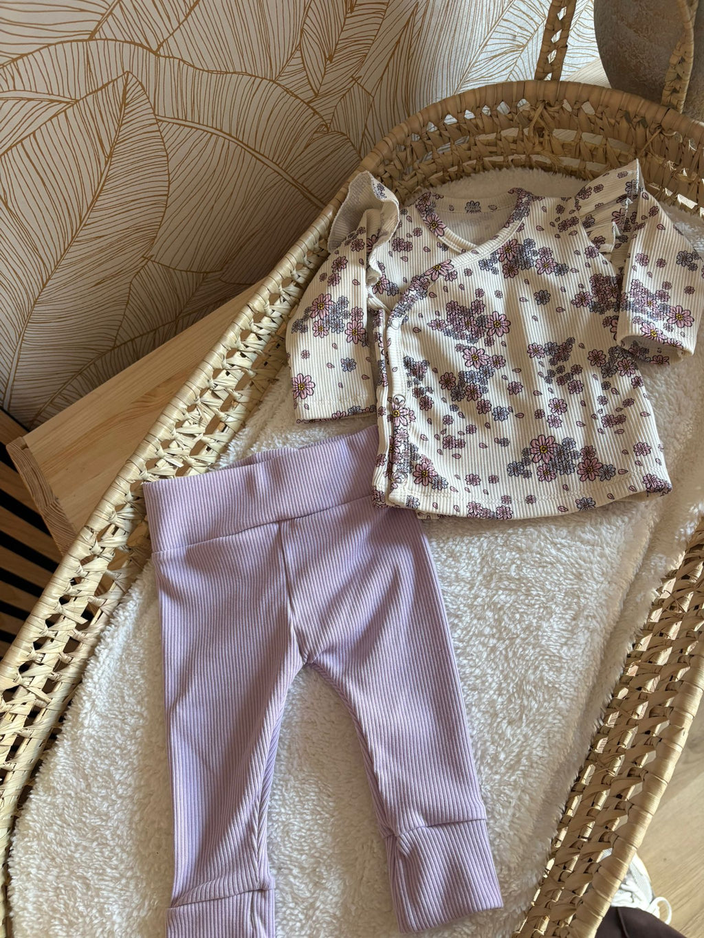 Overslagshirtje ruffle lila bloem
