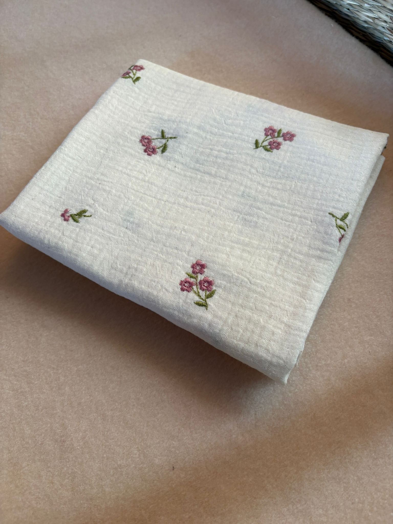 Hydrofieldoek Rozebloem embroidery